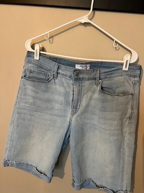 Levi's Women's Light Blue Boyfriend Denim Shorts (Denizen) Bermuda